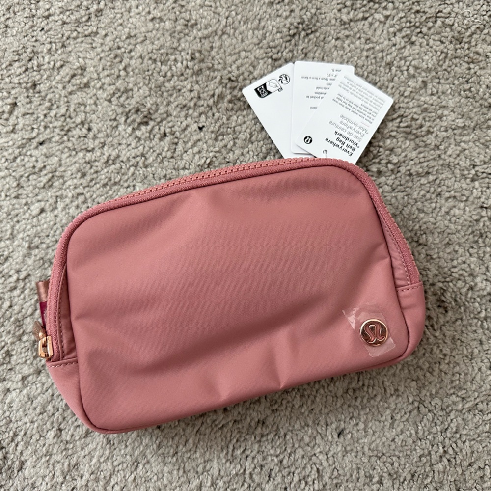 Lululemon - Everywhere Belt Bag 1L